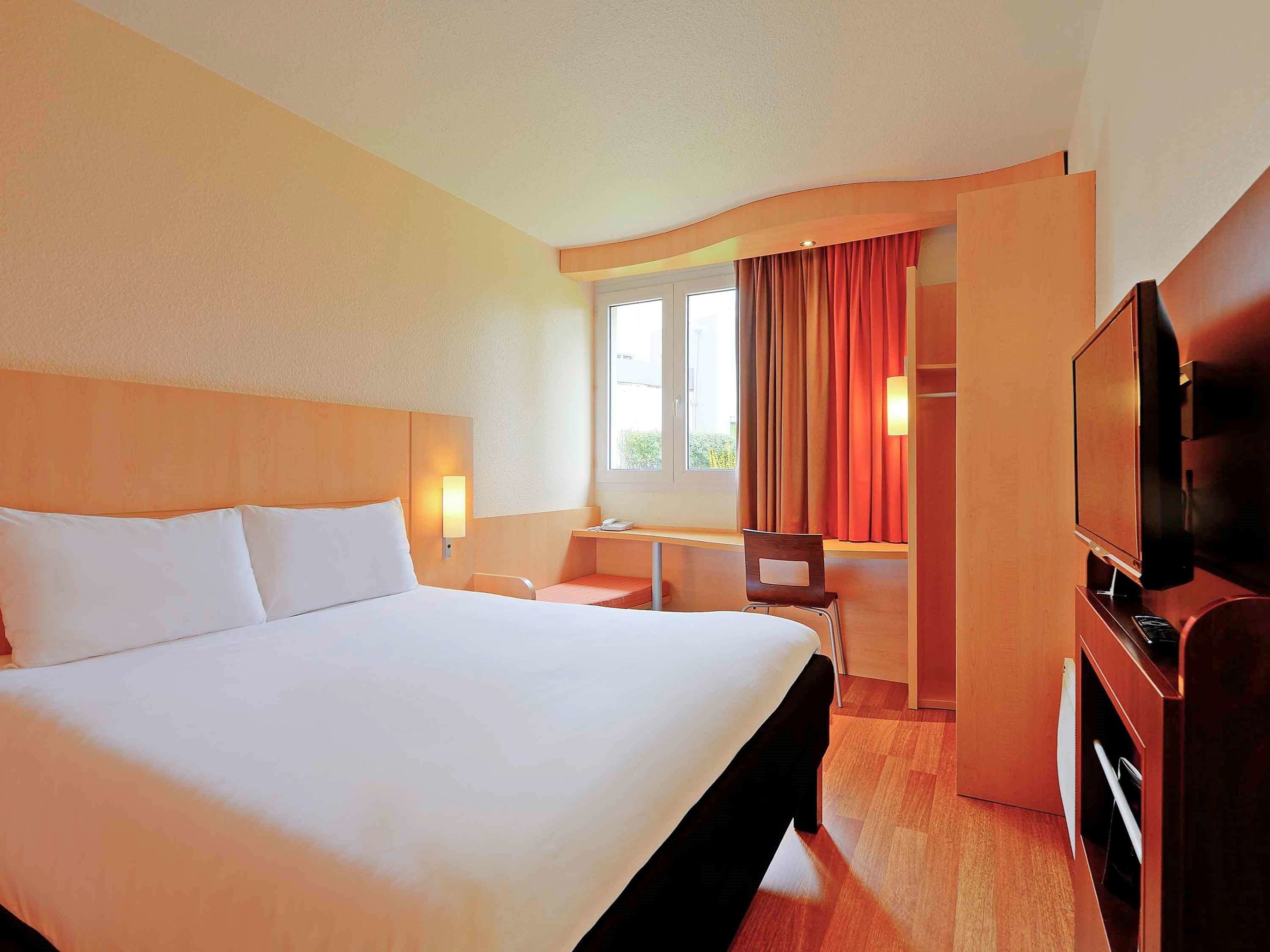 hotel ibis poitiers beaulieu adults only