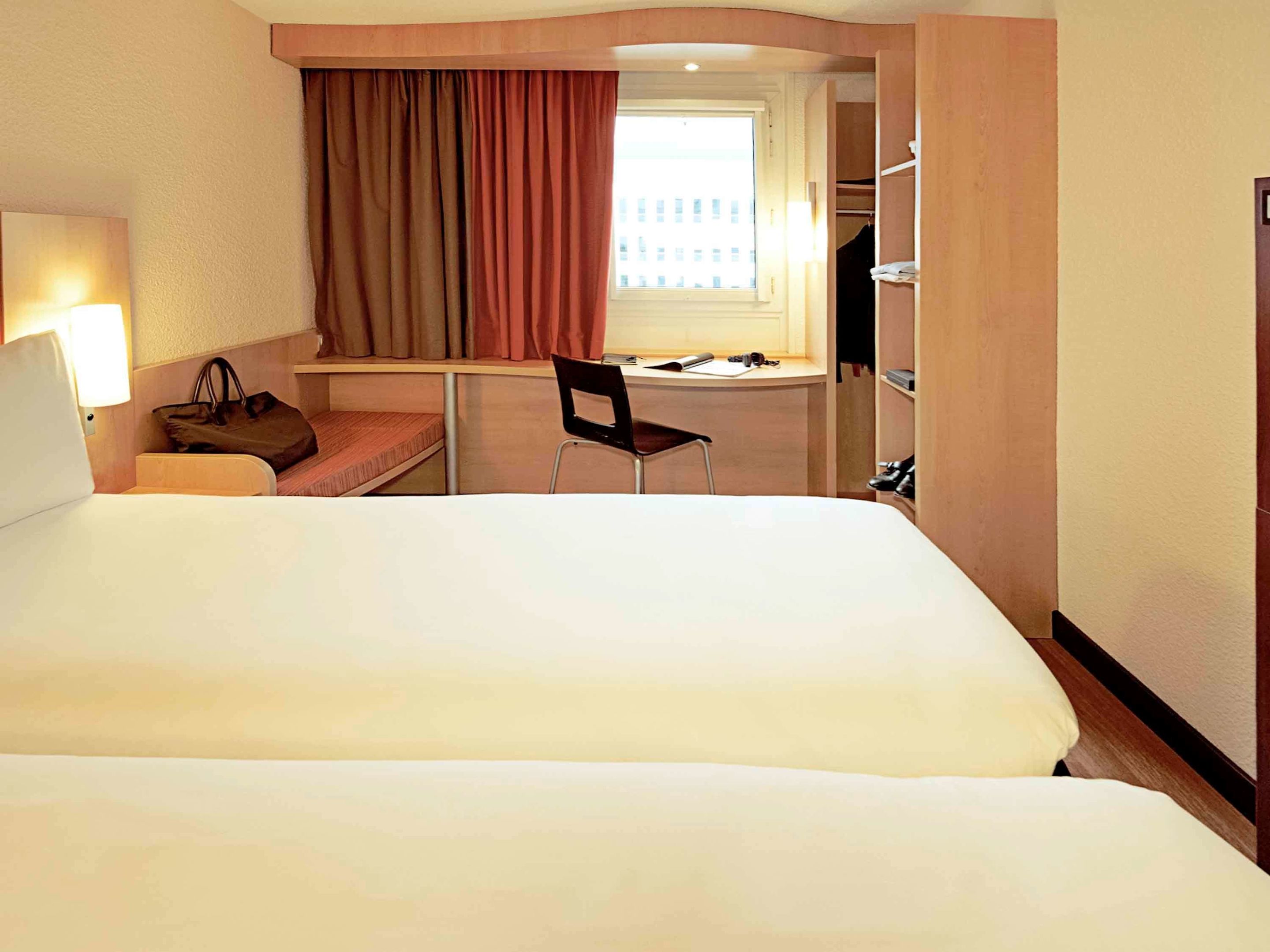 hotel ibis poitiers beaulieu adults only