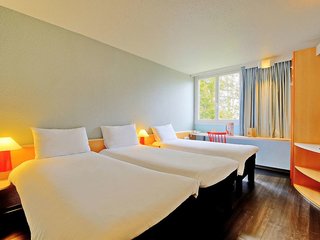 hotel ibis poitiers beaulieu adults only