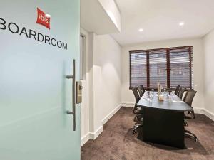 ibis sydney world square