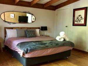 sutton spring art retreats