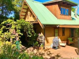 sutton spring art retreats