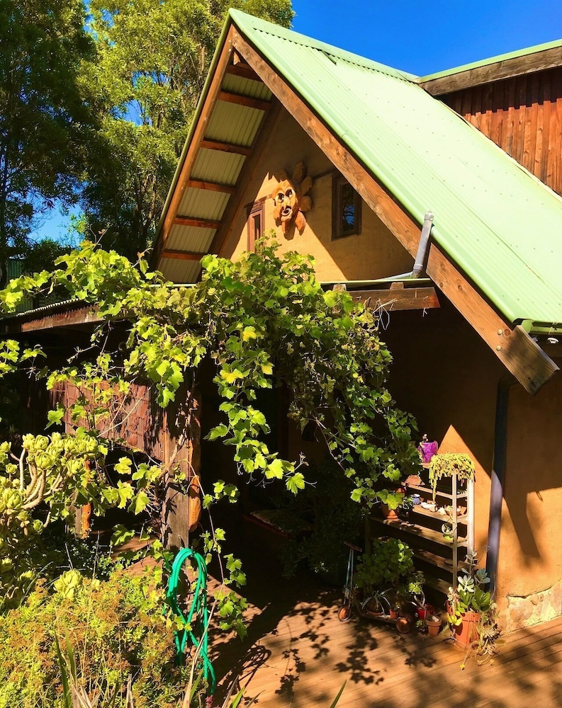 sutton spring art retreats