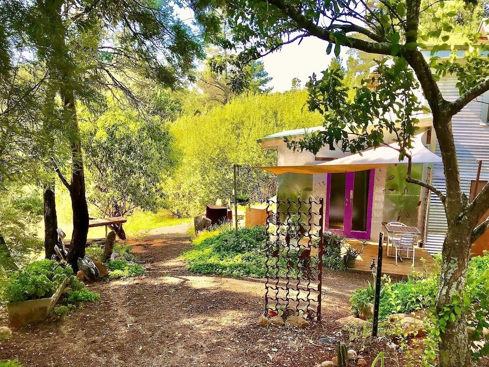 sutton spring art retreats