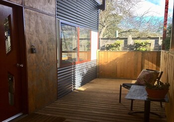 sutton spring art retreats