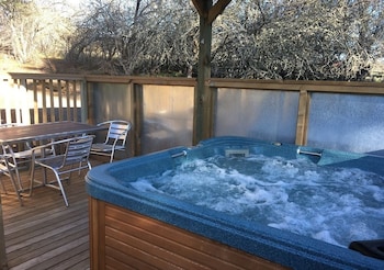 Sutton Spring Art Retreats,Elevated Plains>>Daylesford,4 star