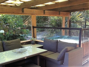 Sutton Spring Art Retreats,Elevated Plains>>Daylesford,4 star