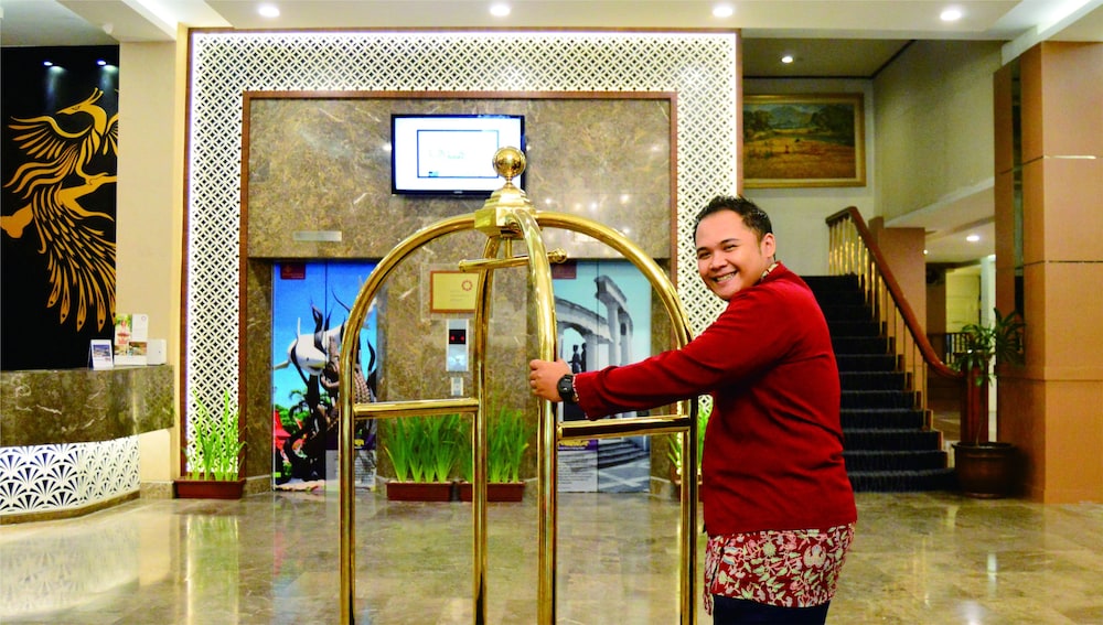 grand inna tunjungan