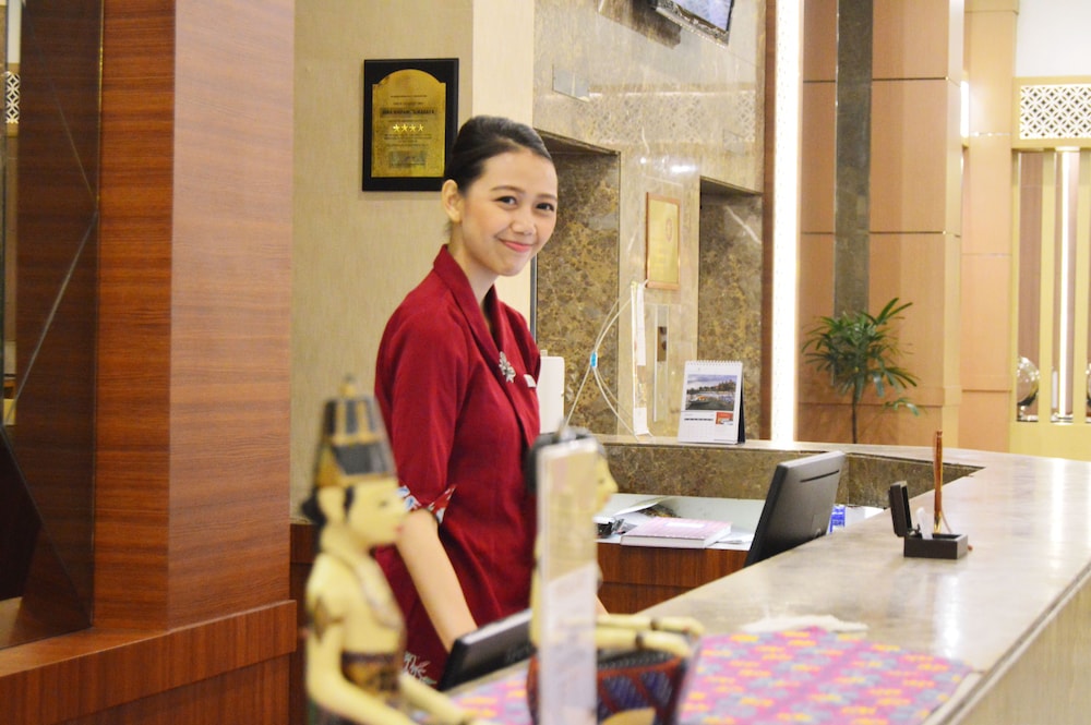 grand inna tunjungan