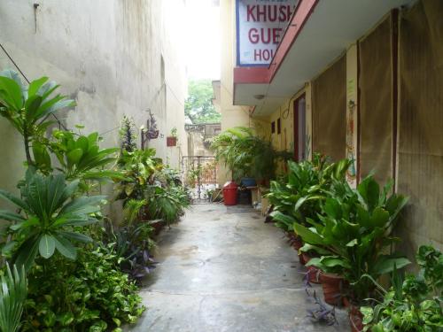 khushi paying guest house