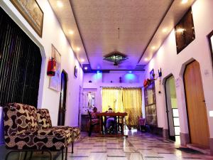khushi paying guest house