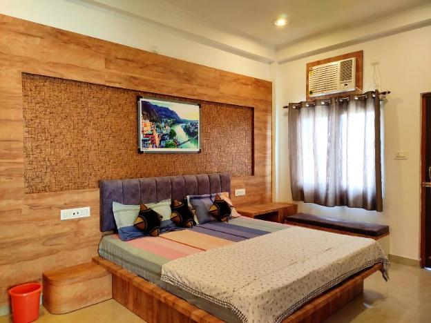 khushi paying guest house