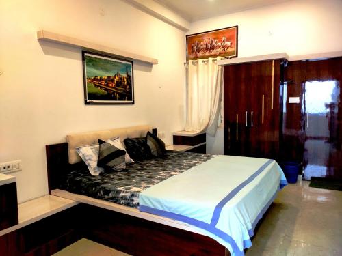khushi paying guest house