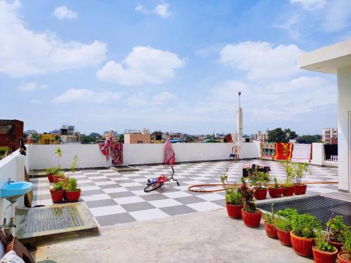 khushi paying guest house