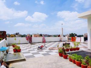 khushi paying guest house