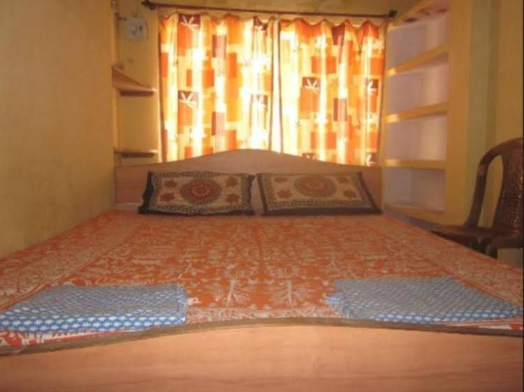 khushi paying guest house