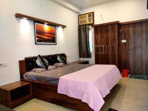 khushi paying guest house
