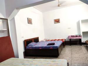 khushi paying guest house