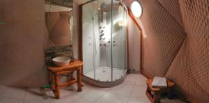 Patagonia Eco Domes,El Chalten>>El Calafate,3 star