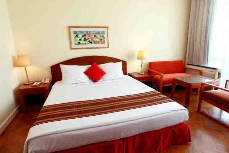 inya lake hotel