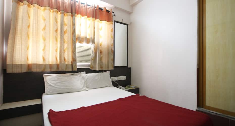 Hotel Royal Night,Ashram Road,3 star
