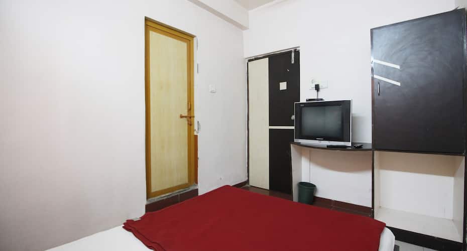 Hotel Royal Night,Ashram Road,3 star