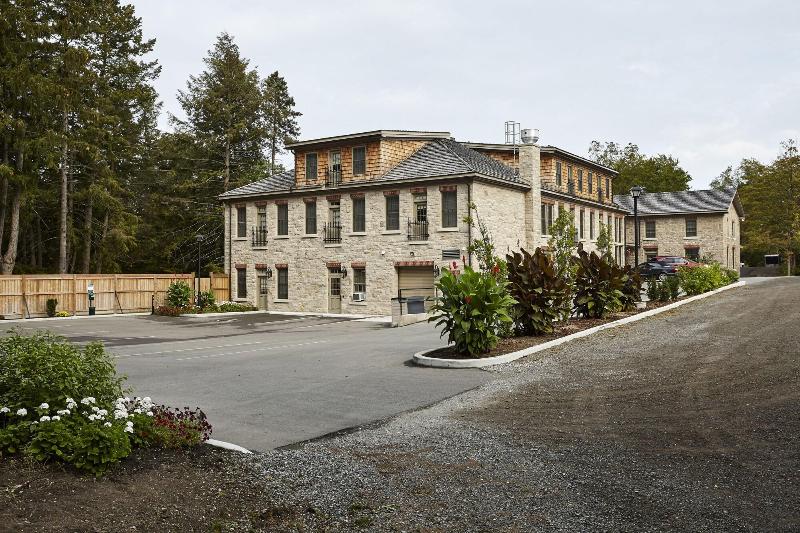 the barracks inn