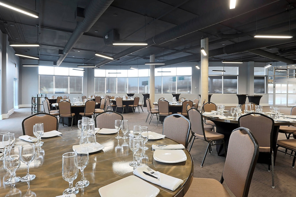 courtyard by marriott montreal west island baie durfe