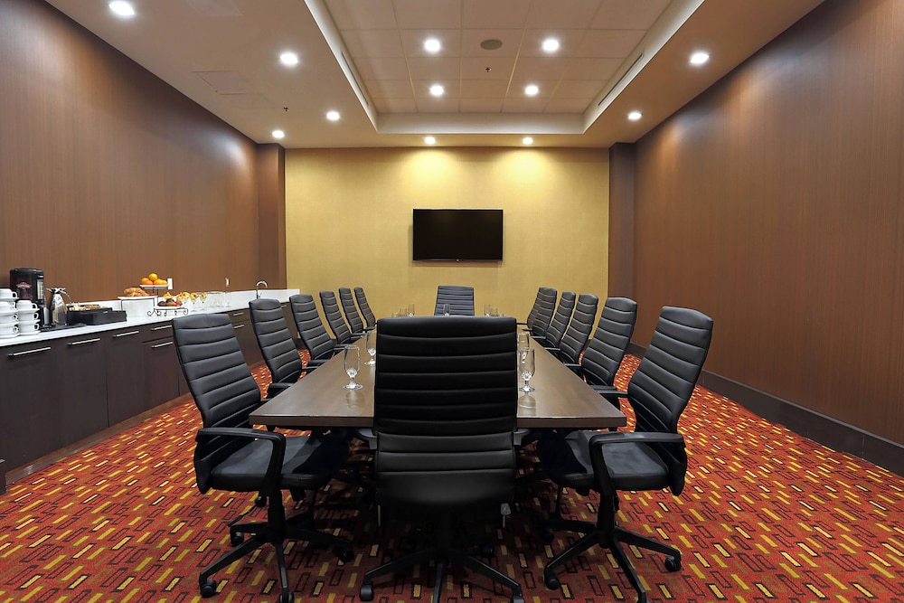 courtyard by marriott montreal west island baie durfe