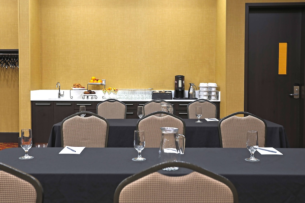 courtyard by marriott montreal west island baie durfe