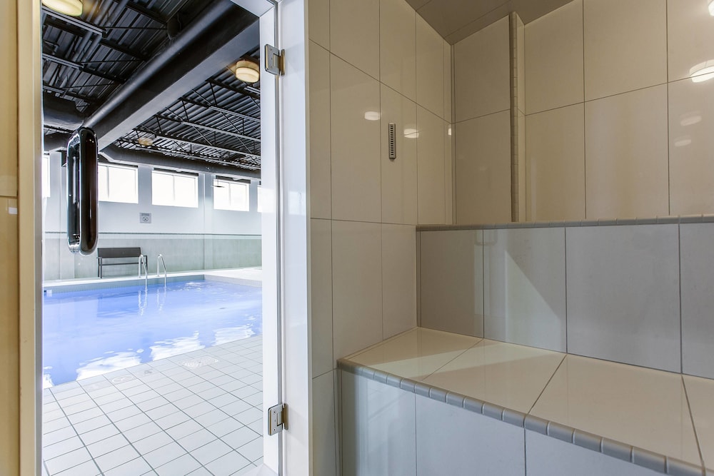 courtyard by marriott montreal west island baie durfe