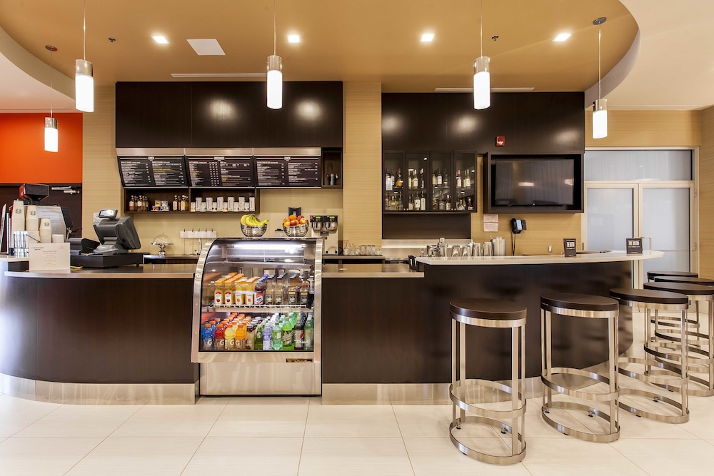 courtyard by marriott montreal west island baie durfe