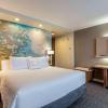 courtyard by marriott montreal west island baie durfe