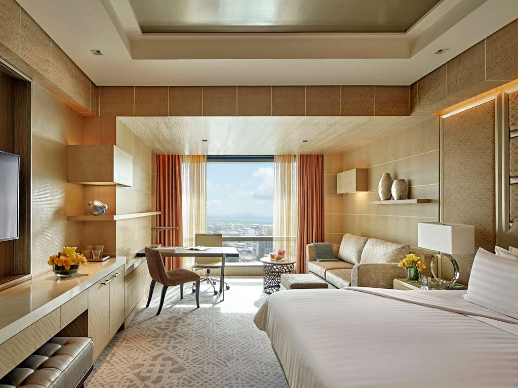 shangri la the fort manila