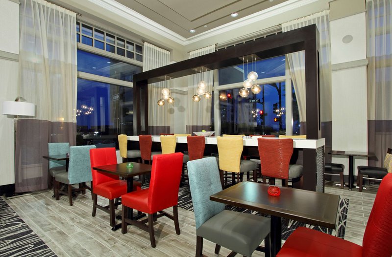 hampton inn kansas city downtown financial district