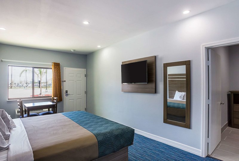 home place inn spring i 45 north and 1960