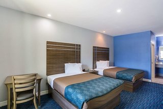 home place inn spring i 45 north and 1960