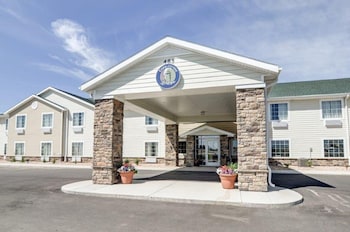 cobblestone inn and suites eaton