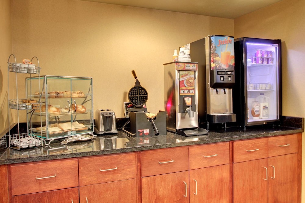 cobblestone inn and suites eaton