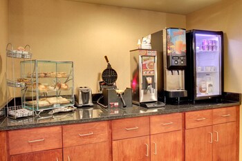 cobblestone inn and suites eaton