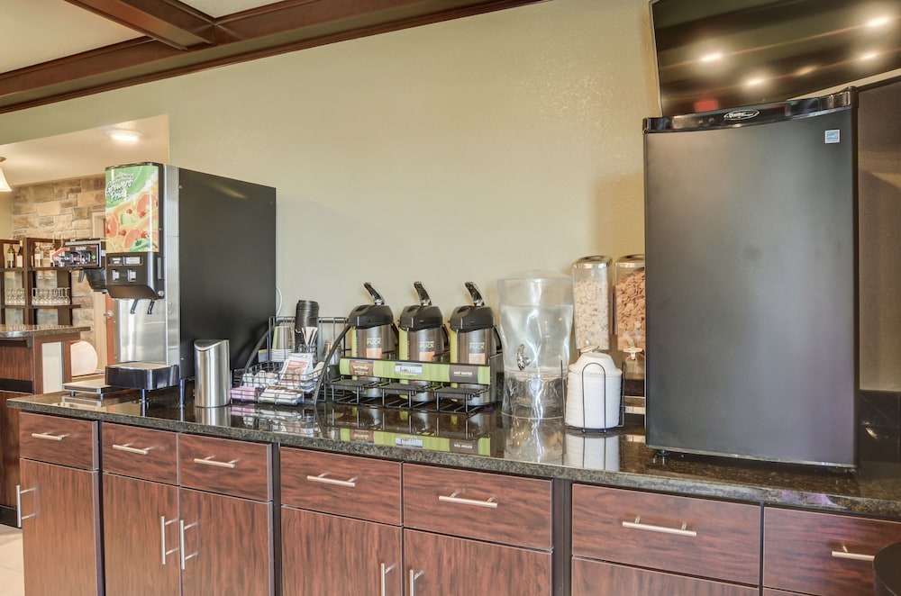 cobblestone inn and suites eaton