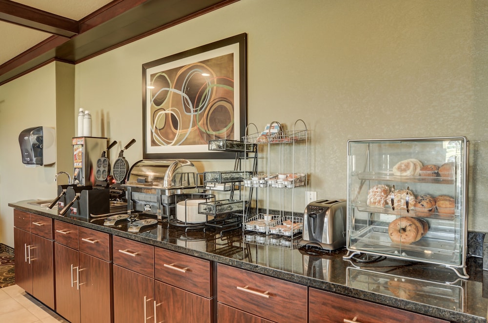 cobblestone inn and suites eaton