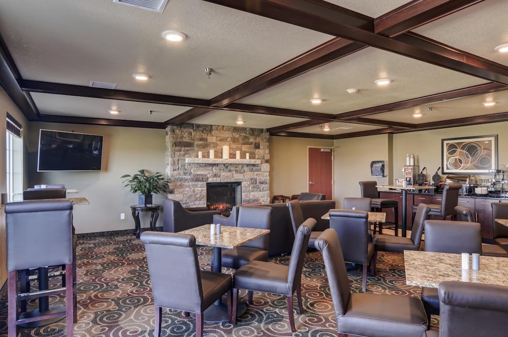 cobblestone inn and suites eaton