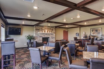 cobblestone inn and suites eaton