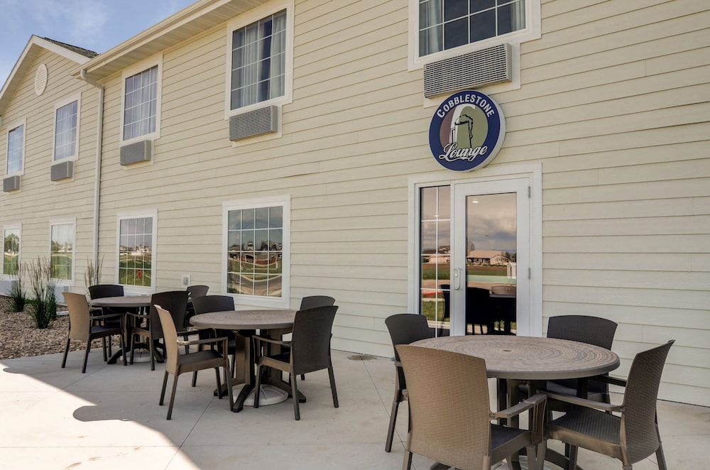 cobblestone inn and suites eaton