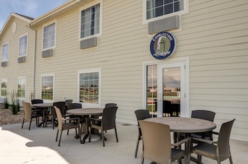 cobblestone inn and suites eaton