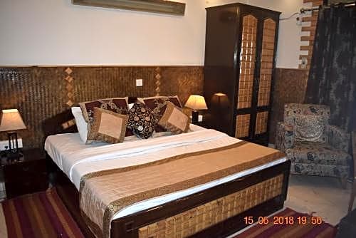 Megha Homestay,Jangpura>>Delhi,2 star