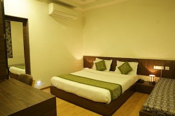 hotel harsh paradise