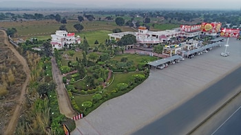 Hotel Highway King,Jaipur>>Behror,3 star