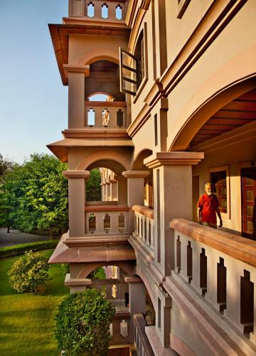 mvt guesthouse and restaurant